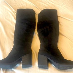 Like new barely worn Over the knee boot. Brand is Too Moda. Size 6.